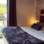 Pey La Tour - Logis & Restaurant 3* Salleboeuf