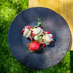 Pey La Tour - Logis & Restaurant 3* Salleboeuf