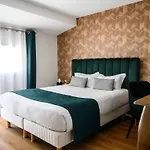 Pey La Tour - Logis & Restaurant 3* Salleboeuf