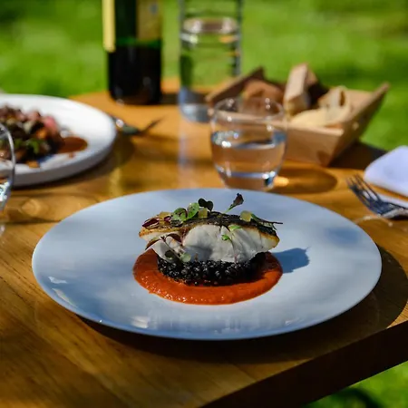 Pey La Tour - Logis Hôtels&restaurant Salleboeuf