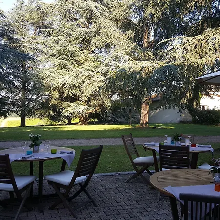 Pey La Tour - Logis & Restaurant 호텔 Salleboeuf