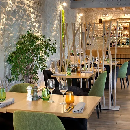 Pey La Tour - Logis & Restaurant 3*