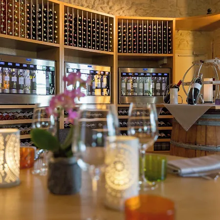 Pey La Tour - Logis & Restaurant